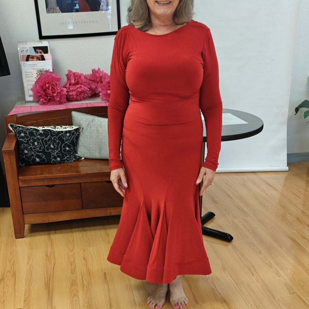 🆕 Red gown draped lace back